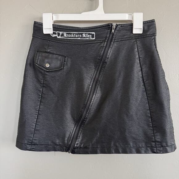 Harry Potter Knockturn Alley Black Faux Leather Zip Up Mini Skirt Woman Size S/M - Picture 1 of 8